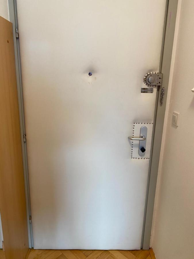 ザグレブSelf Check-In Studio With Wi-Fi And Parking Placeアパートメント エクステリア 写真