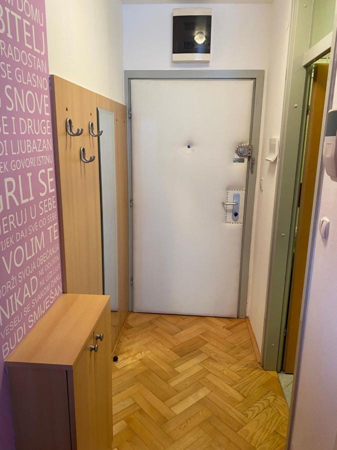 ザグレブSelf Check-In Studio With Wi-Fi And Parking Placeアパートメント エクステリア 写真